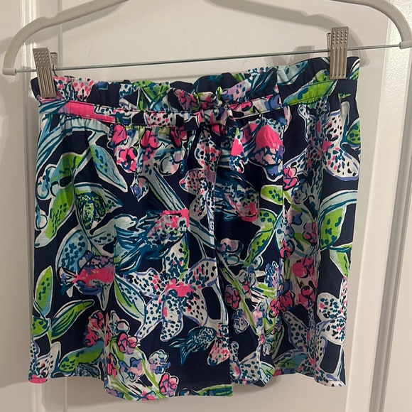 NWT! Lilly Pulitzer Floral Print Shorts - Navy, Pink, Green - Picture 2 of 3